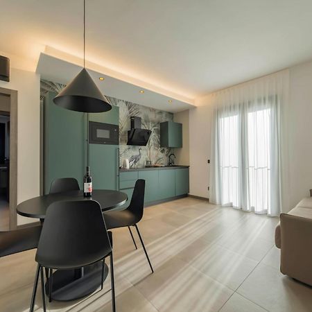 Apartmentsgarda Garda  Bagian luar foto