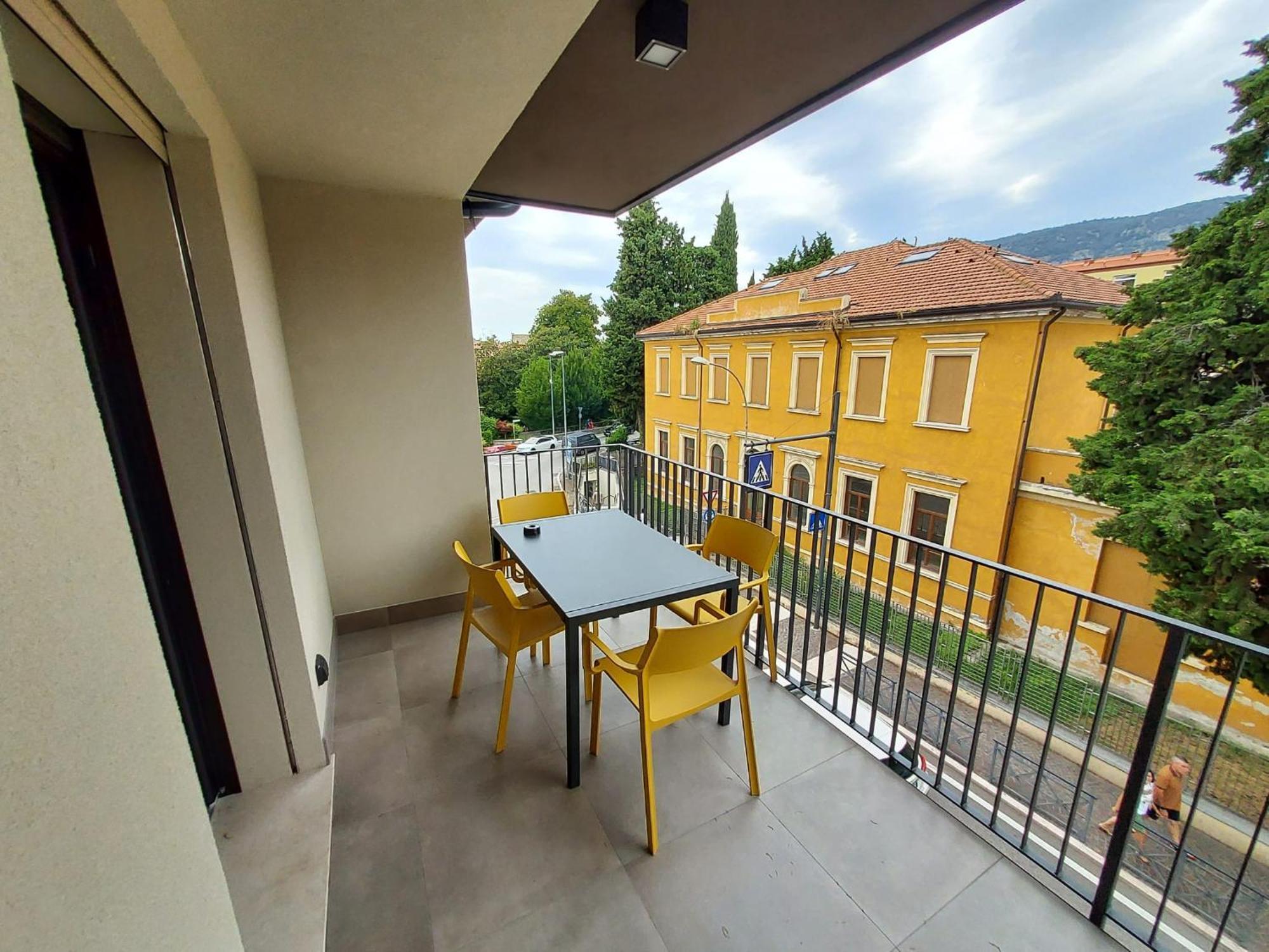 Apartmentsgarda Garda  Bagian luar foto