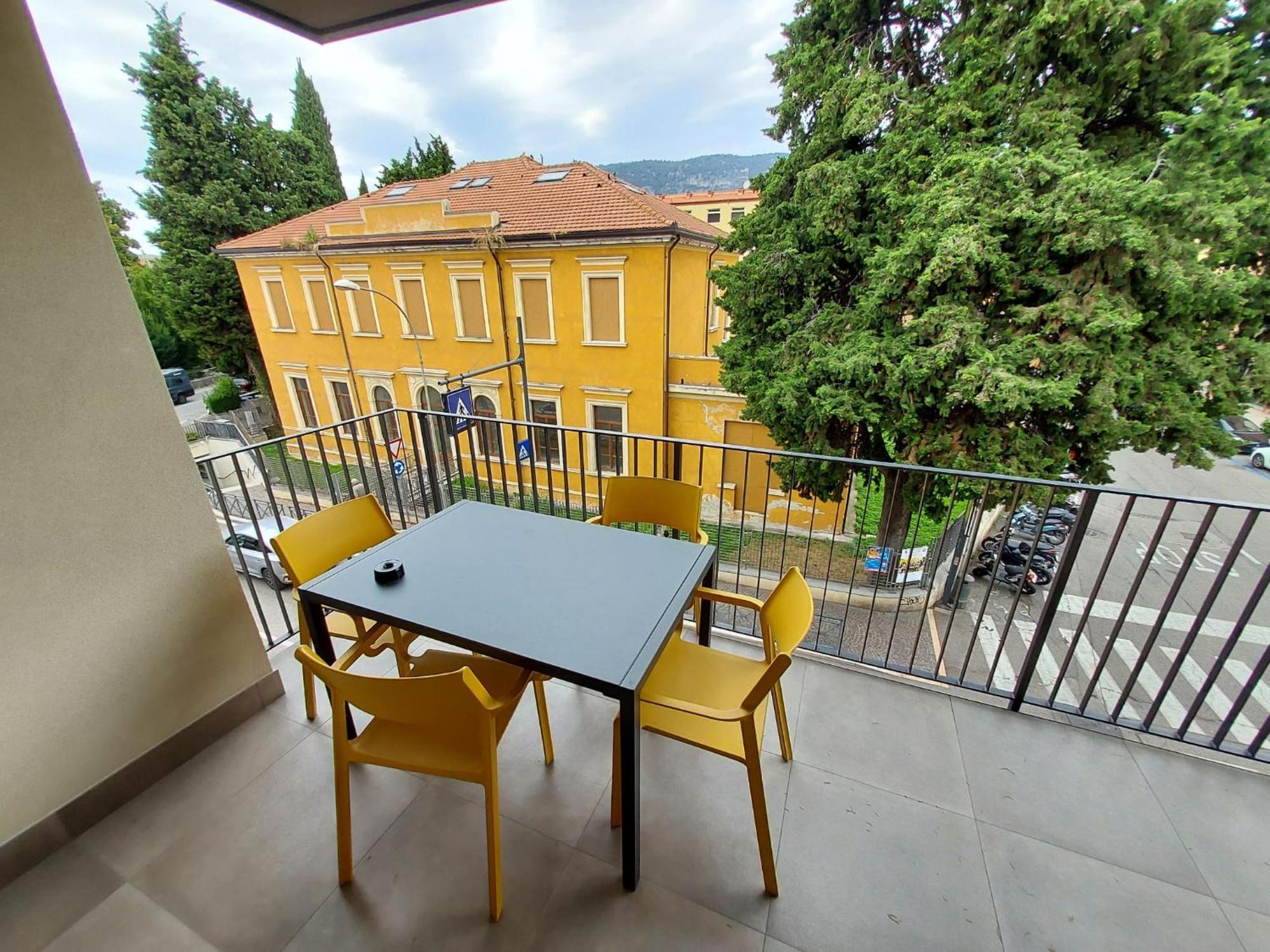 Apartmentsgarda Garda  Bagian luar foto