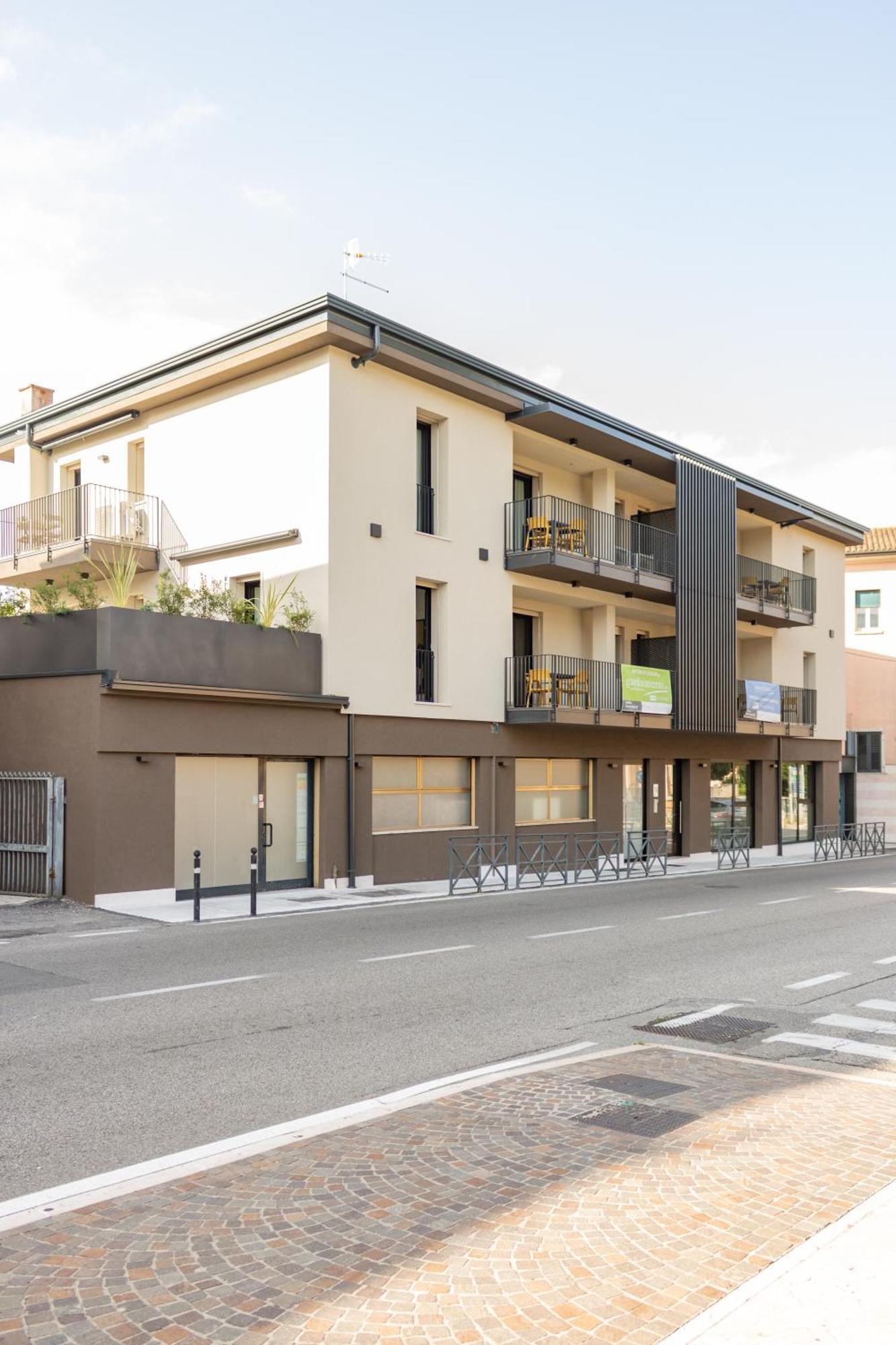 Apartmentsgarda Garda  Bagian luar foto