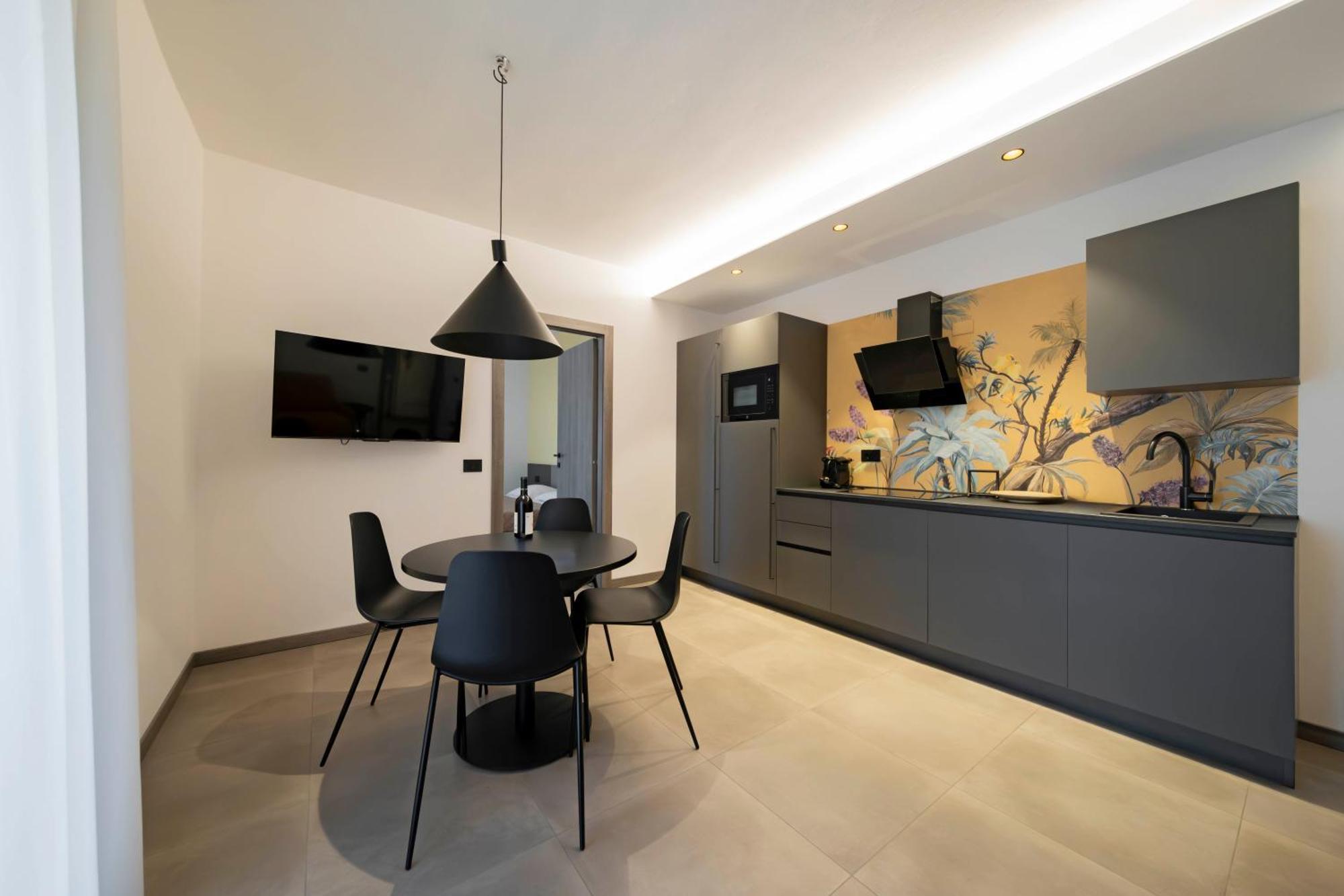 Apartmentsgarda Garda  Bagian luar foto