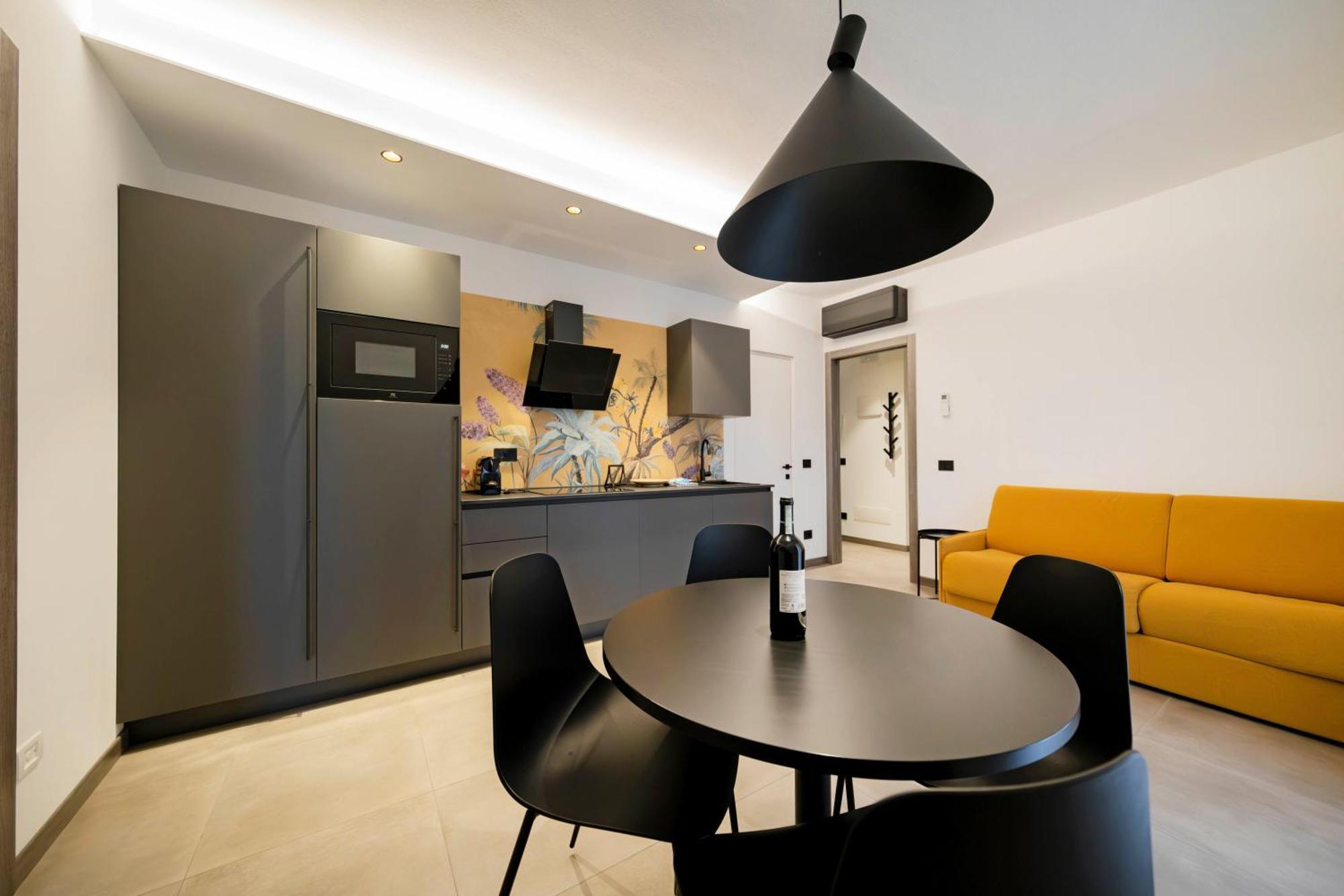 Apartmentsgarda Garda  Bagian luar foto