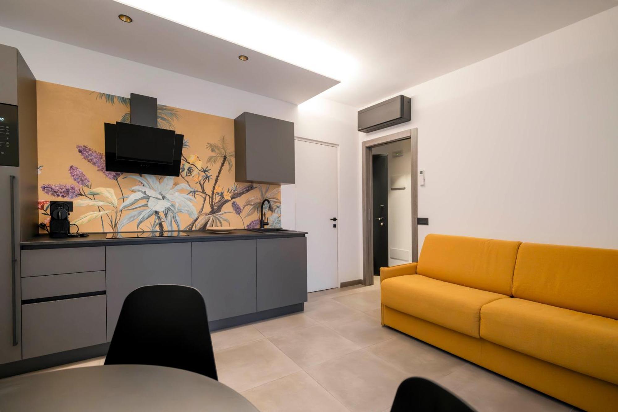 Apartmentsgarda Garda  Bagian luar foto