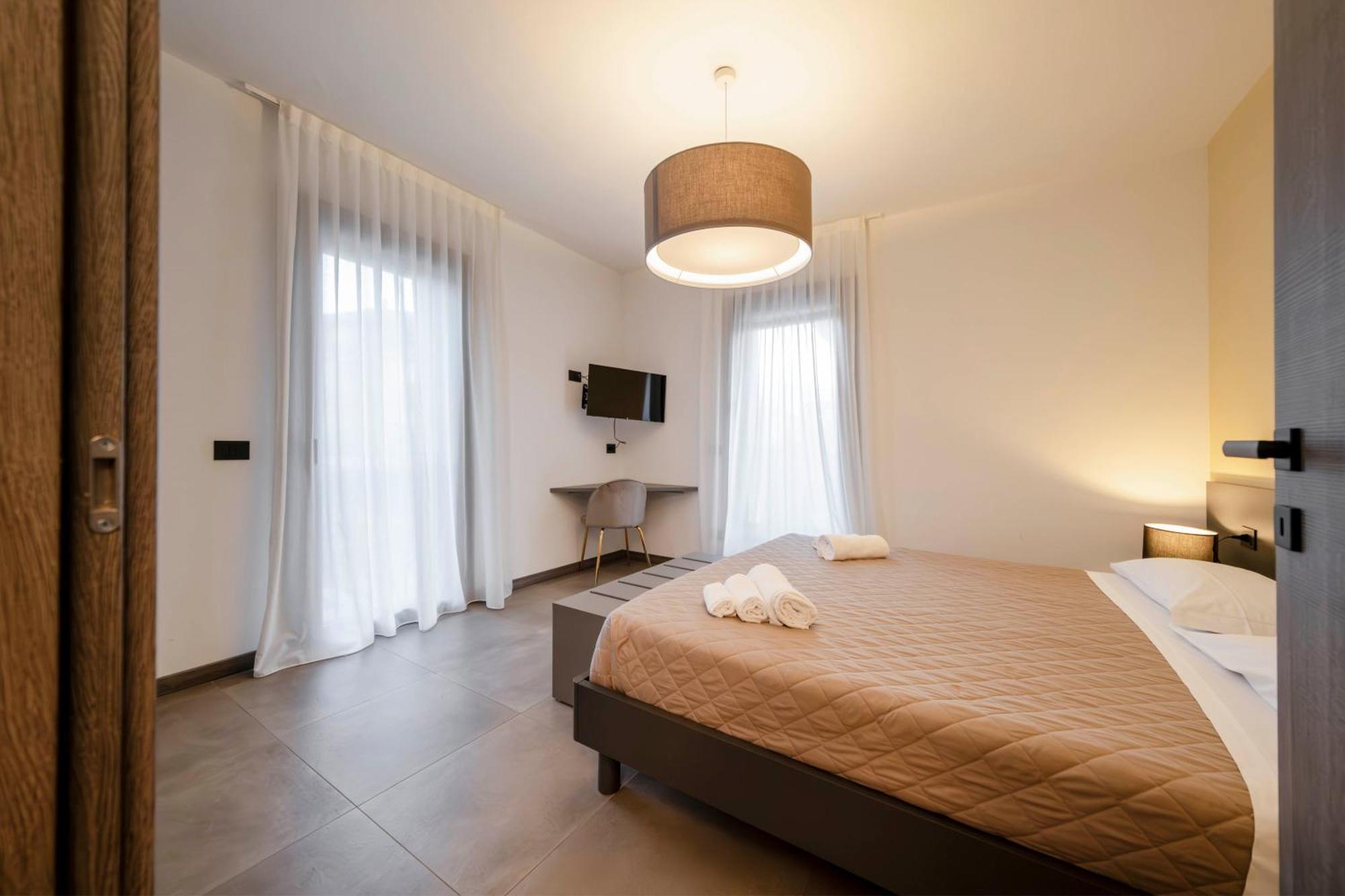 Apartmentsgarda Garda  Bagian luar foto